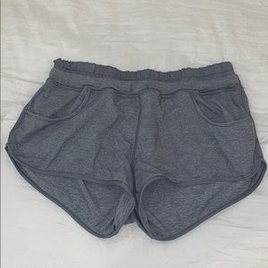Gray hotty hot lulu shorts size 8 2.5 inch seam